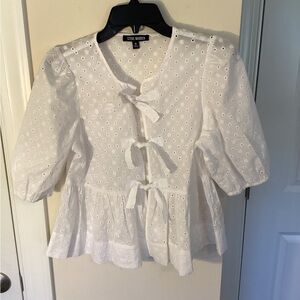 Steve Madden White Paula Eyelet Tie Front Top, Small